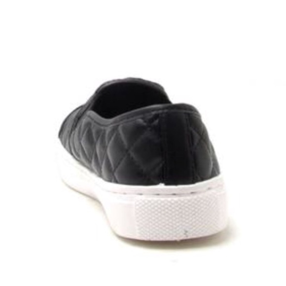 LAST 1🖤 black quilted slip on sneakers white - Picture 3 of 4